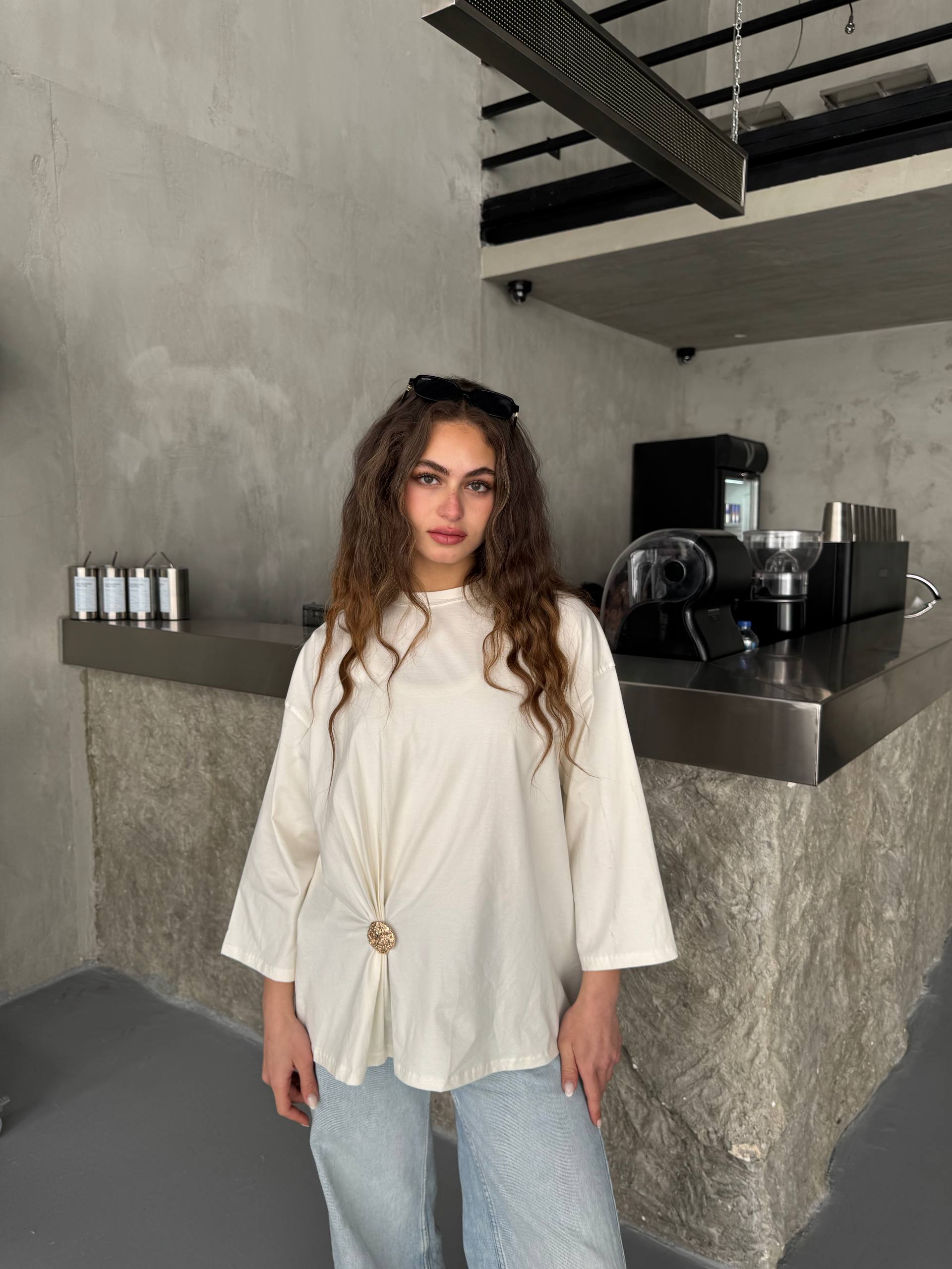 T-Shirt with Accessories
