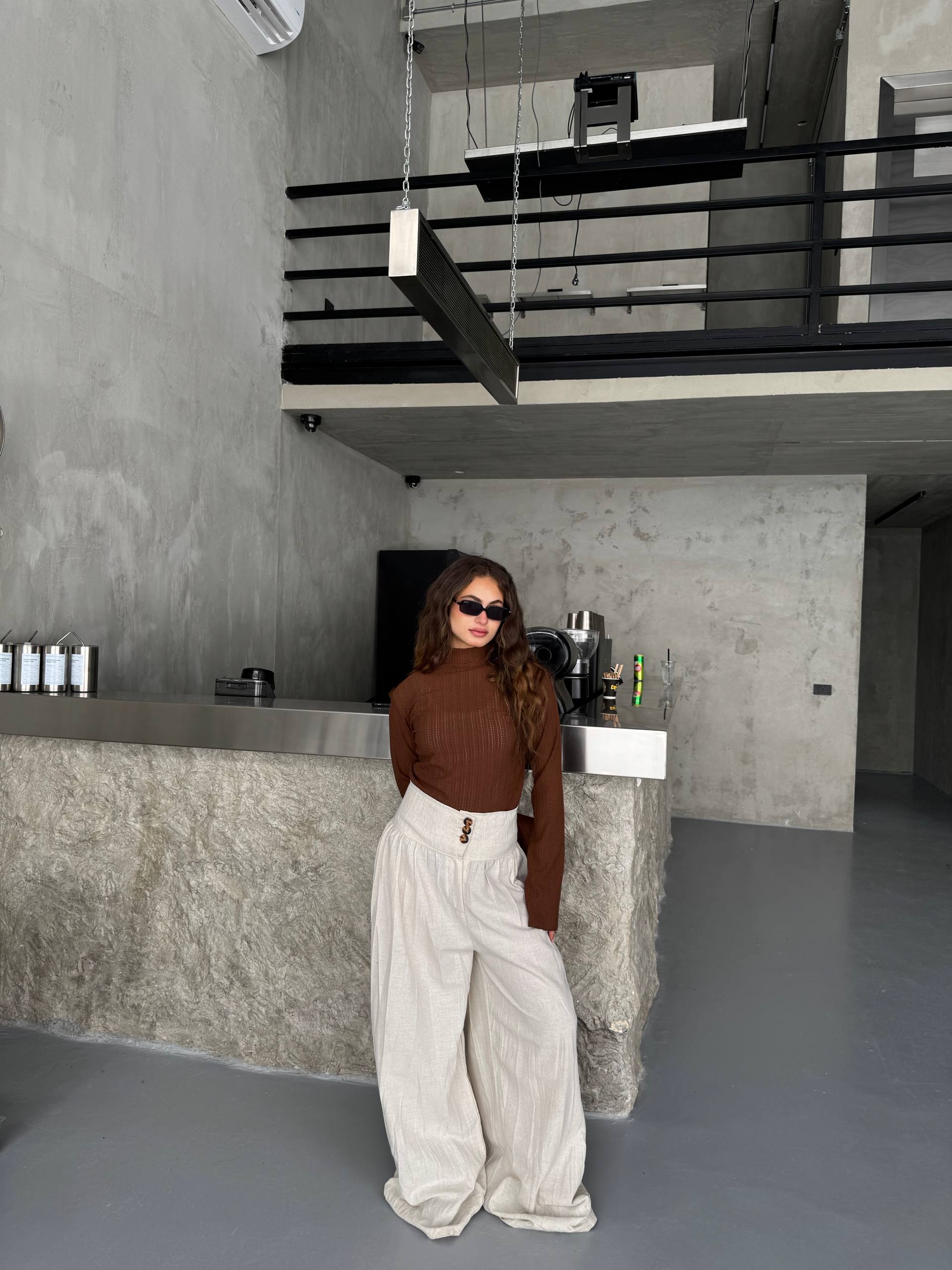Button-Detail Pants